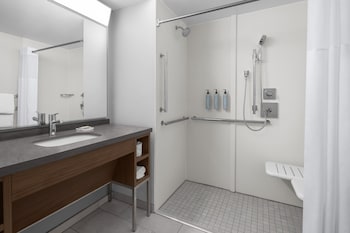 Room, 2 Queen Beds, Hearing Accessible (Roll-in Shower)