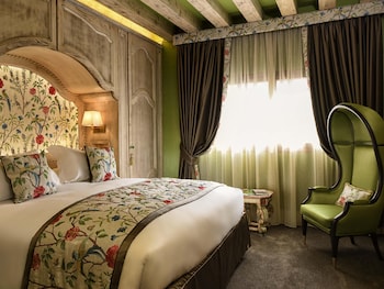 Deluxe Room, 1 King Bed either Terrace or View