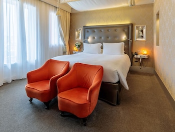 Deluxe Room, 1 King Bed either Terrace or View