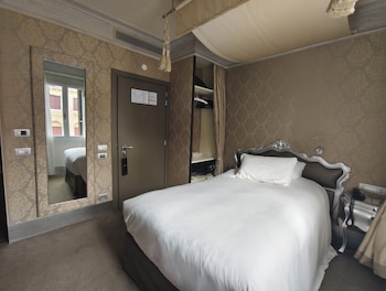 Superior Single Room, City View