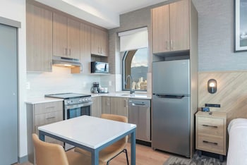 Studio Suite, 1 Queen Bed, Kitchen, City View (Penthouse, Jacuzzi, Balcony)