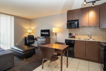 Suite, 1 Queen Bed with Sofa bed, Kitchen, Ocean View (W/D, Balcony)