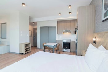 Studio Suite, 1 Queen Bed, Kitchen, City View (Penthouse, Jacuzzi, Balcony)