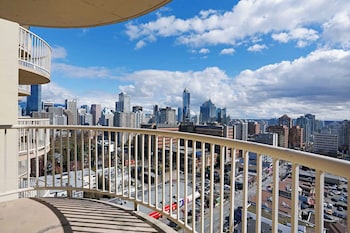 Studio Suite, 1 Queen Bed, Kitchen, City View (Penthouse, Jacuzzi, Balcony)