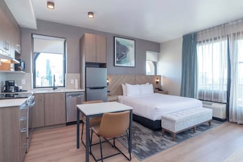 Studio Suite, 1 Queen Bed, Kitchen, City View (Penthouse, Jacuzzi, Balcony)