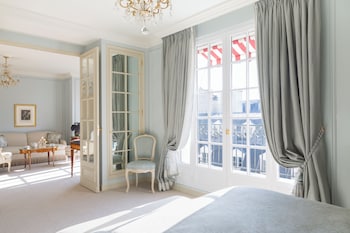 Deluxe Suite with Balcony