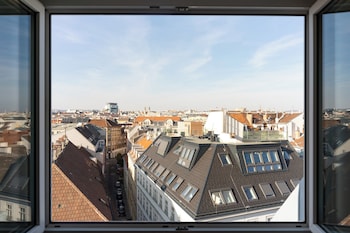 Standard Room, 1 King Bed, City View (Top Floor)