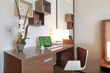 Room, 1 Queen Bed, Balcony, City View (Balcony)