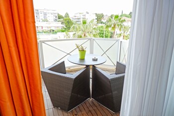 Room, 2 Twin Beds, Balcony, Pool View (Balcony)