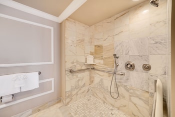 Room, 1 King Bed, Accessible, Ocean View (Fireplace)
