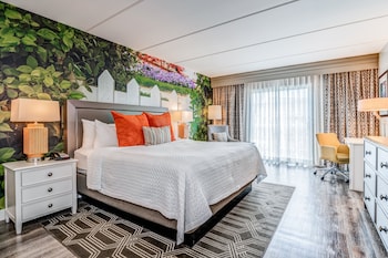 Standard Room, 1 King Bed, Balcony