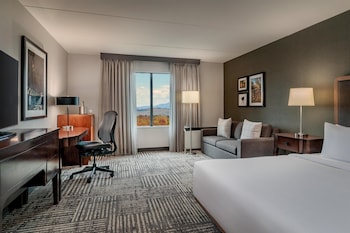 Room, 1 Queen Bed with Sofa bed, Accessible (Mobility, Roll-in Shower)