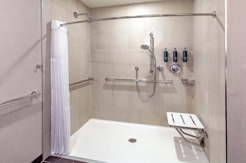 Room, 2 Queen Beds, Accessible (Mobility, Roll-in Shower)