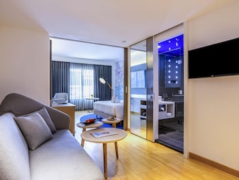 Deluxe Room, 1 Queen Bed with Sofa bed