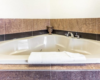 Suite, 1 King Bed with Sofa bed, Accessible, Non Smoking
