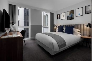 Room, 1 Queen Bed (Essential)
