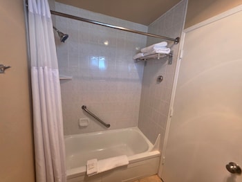 Standard Room, 1 King Bed, Ocean View