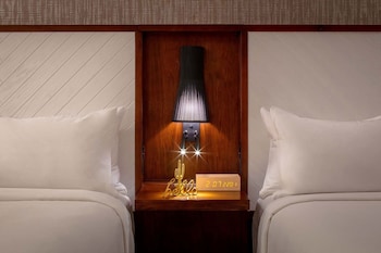 Room, 2 Double Beds, Poolside