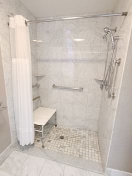 Traditional Room, 2 Queen Beds, Accessible
