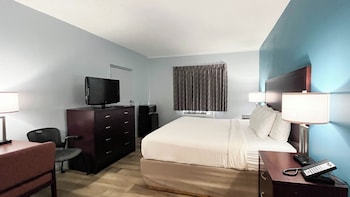 Deluxe Room, 1 King Bed, Non Smoking, Refrigerator & Microwave