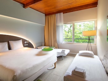 Standard Suite, Multiple Beds