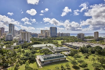Suite, Corner (Diamond Head, Park Ocean View, Deck)