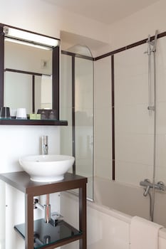 Family Room, 2 Bedrooms, 2 Bathrooms