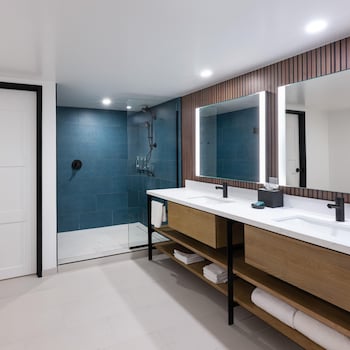 Suite, 1 Bedroom, Mountain View (Ambassador)
