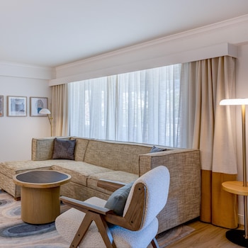 Suite, 1 Bedroom, Mountain View (Ambassador)