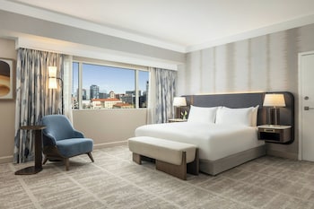 Grand Suite, 1 King Bed, Accessible (Mobility/Hearing, Roll-In Shower)