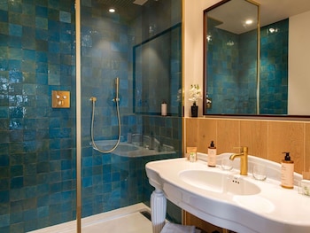 Classic Twin Room, 1 Queen Bed, Partial Sea View