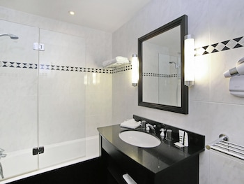 Classic Twin Room, 1 Queen Bed, Partial Sea View