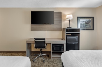 Standard Room, 2 Queen Beds, Non Smoking, Refrigerator & Microwave (with Sofabed)