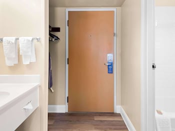 Suite, 2 Queen Beds, Non Smoking, Refrigerator (Larger Room)