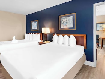 Suite, 2 Queen Beds, Non Smoking, Refrigerator (Larger Room)