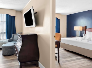 Suite, 1 King Bed, Non Smoking