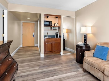 Suite, 1 King Bed, Non Smoking