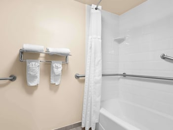 Standard Room, 1 Queen Bed, Accessible, Refrigerator