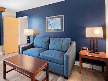 Suite, 2 Queen Beds, Non Smoking, Refrigerator (Larger Room)