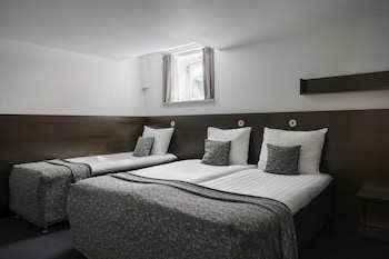 Basement Triple Room