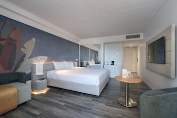 Deluxe Room, 1 King Bed
