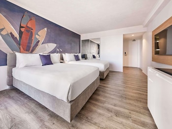 Deluxe Room, 2 Double Beds