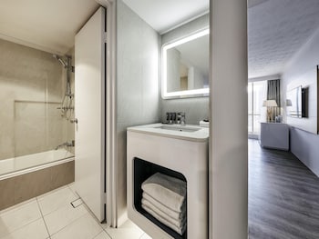Deluxe Room, Multiple Beds (Family)