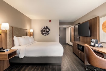 Standard Room, 1 Queen Bed, Accessible (Roll-In Shower)