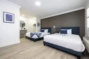 Room, 2 Queen Beds, Non Smoking, Refrigerator