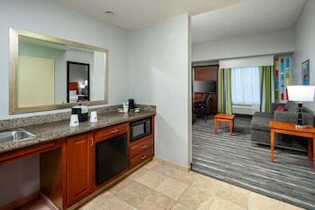 Studio, 1 King Bed, Accessible