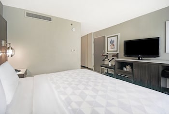 Standard Room, 1 King Bed, Accessible (Communications)