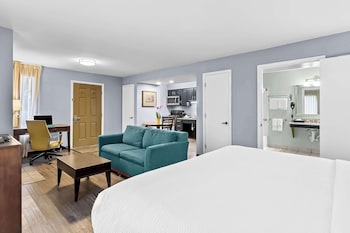 Suite, 1 King Bed, Non Smoking (with Sofabed, Full Kitchen)