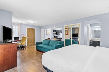 Suite, 1 King Bed, Non Smoking (with Sofabed, Full Kitchen)