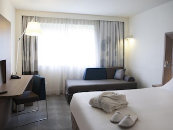 Executive Room, 1 Queen Bed with Sofa bed